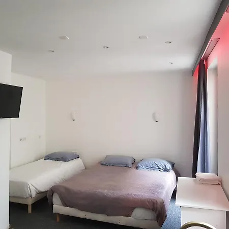 De La Paix 3*
