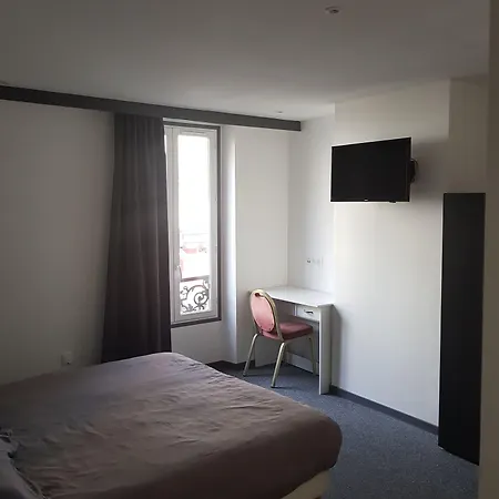De La Paix 3*